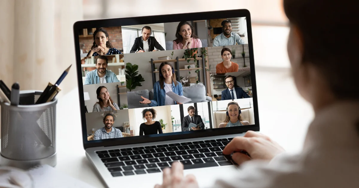 Participantă la formarea online live